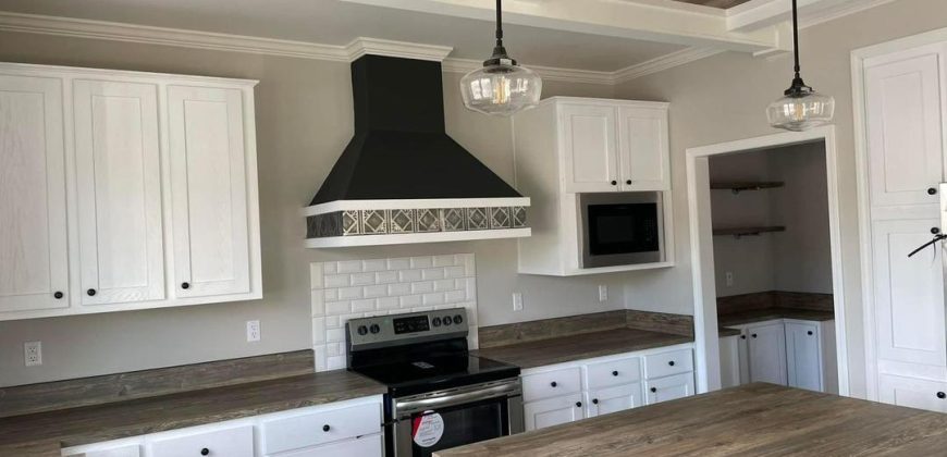 3bed 2bath  Farm House