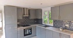 42×12 tri-axle 2 double bedrooms, 1 with built-in wardrobe. Open plan kitchen & living room, LPG Glow Worm boiler. Full bathroom with step up bath. Patio doors, one peak,