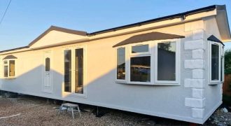 42×12 tri-axle 2 double bedrooms, 1 with built-in wardrobe. Open plan kitchen & living room, LPG Glow Worm boiler. Full bathroom with step up bath. Patio doors, one peak,