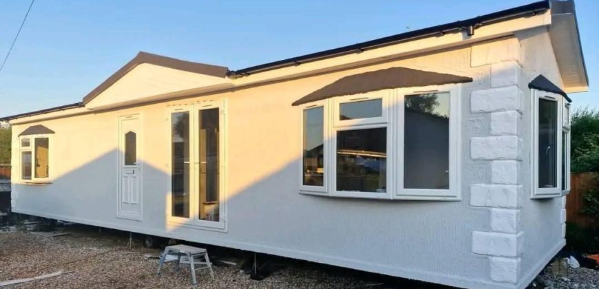 42×12 tri-axle 2 double bedrooms, 1 with built-in wardrobe. Open plan kitchen & living room, LPG Glow Worm boiler. Full bathroom with step up bath. Patio doors, one peak,